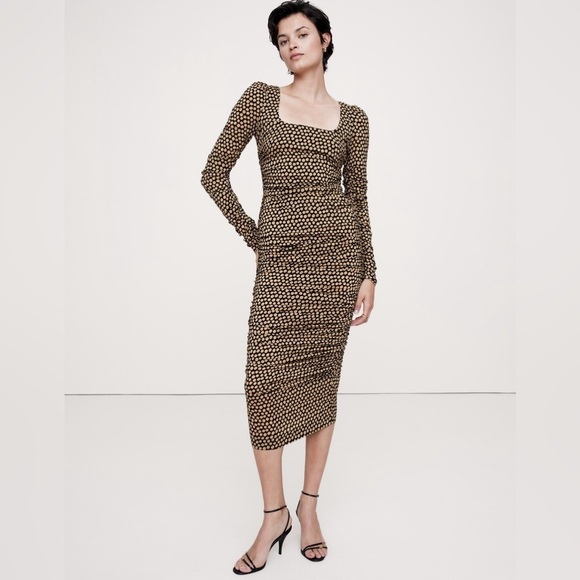NWT! Banana Republic Camel and Black Dot Crepe Ruched Midi Dress - Size 6 Tall - Picture 1 of 4
